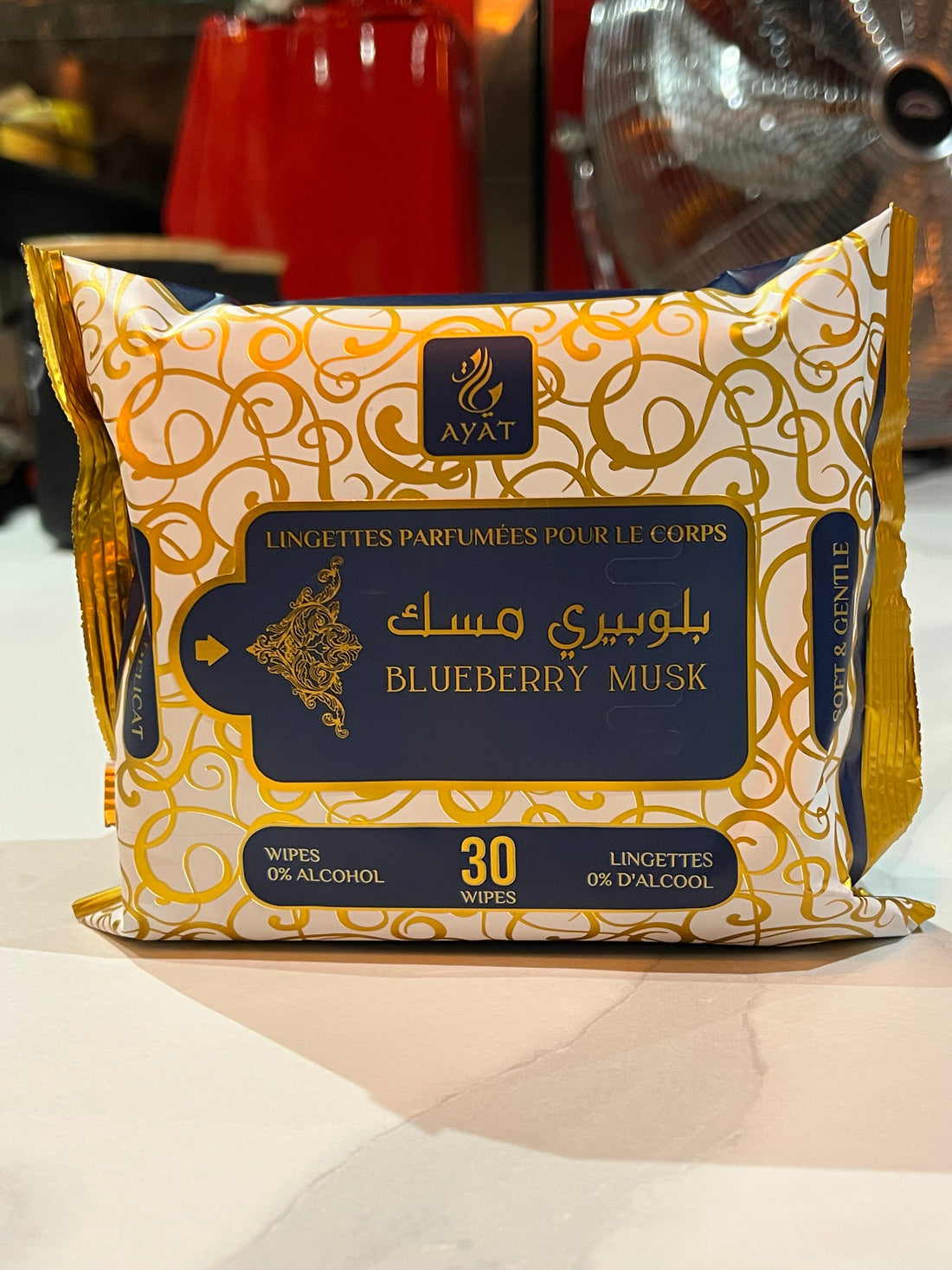 Lingettes corporelles parfumées Blueberry Musk par Ayat, sans alcool, paquet de 30 unités.